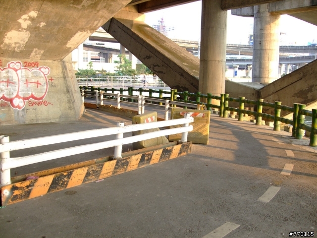 [危險路段]河濱自行車道市民大道出入口