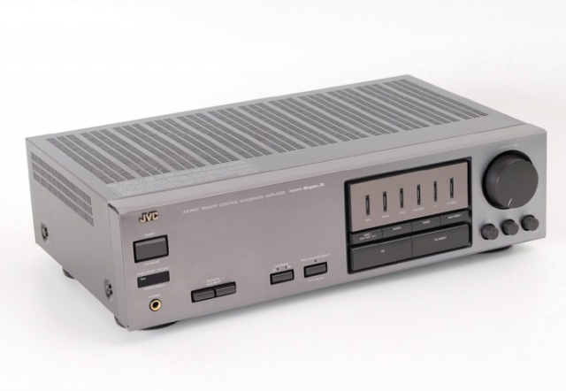 發現家裡老擴大器 JVC AX-R437