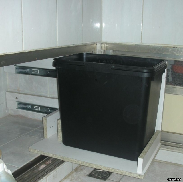 用系統櫃剩料 DIY 隱藏式垃圾桶...川湖新產品 3M89