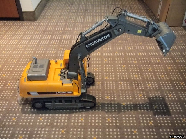 (開箱)等很久的大怪手-EXCAVATOR 1:12