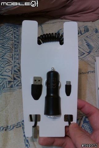 [分享]Aria贈品(HTC原廠車充)