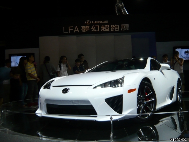 小弟拍的超跑    請大大們指教一下攝影技術