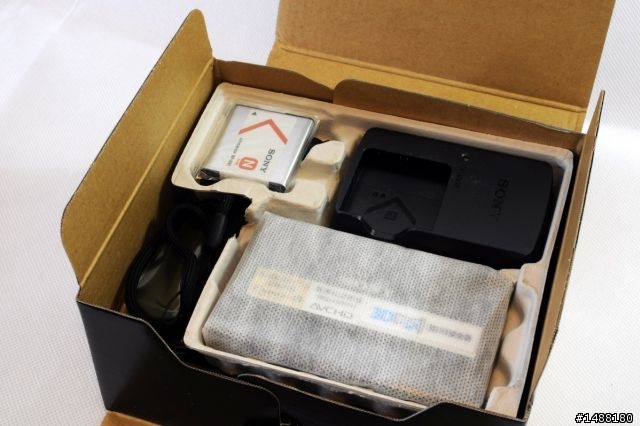 [開箱]SONY的新玩具 DSC-TX9 最新最好玩的輕薄相機～