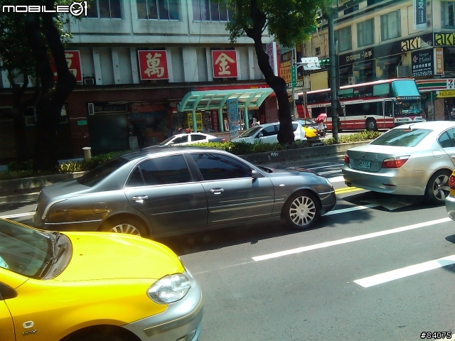 掛試車牌的Lancia Thesis!
