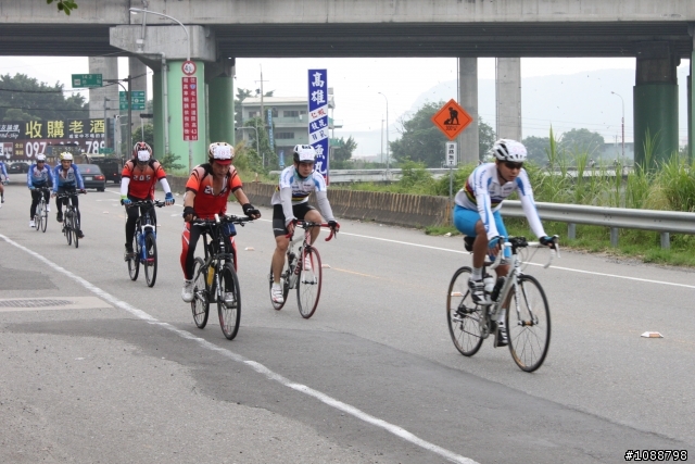 2010.09.03新增-2010.08.22 環台中100K拉力賽-車友照片(鯉魚潭轉140縣道&航空站補給站前)(持續新增中,請耐心等候~謝謝大家)