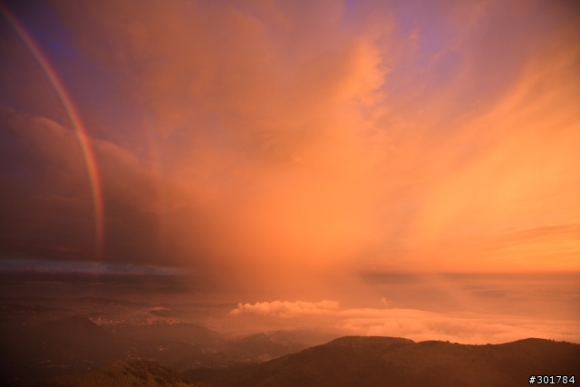 [分享] 大屯山之夕陽.火燒雲.下雨.雲海.彩虹奇景