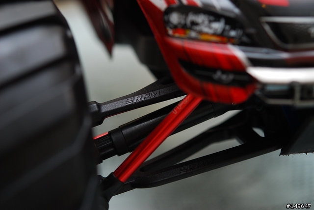[開箱] -Traxxas 1/16  E-REVO + 小改1/10人字胎