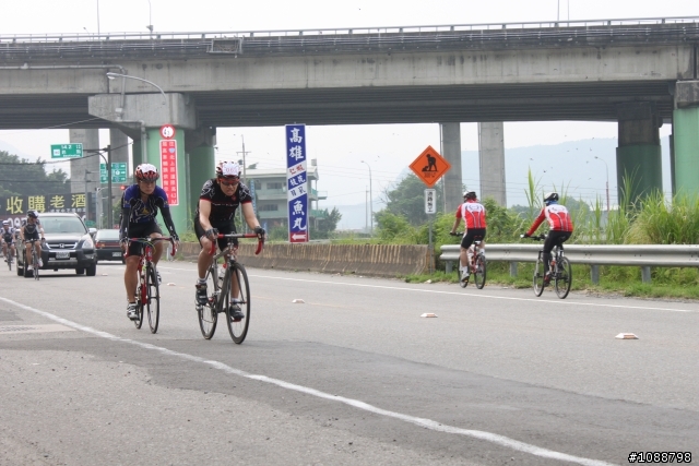 2010.09.03新增-2010.08.22 環台中100K拉力賽-車友照片(鯉魚潭轉140縣道&航空站補給站前)(持續新增中,請耐心等候~謝謝大家)