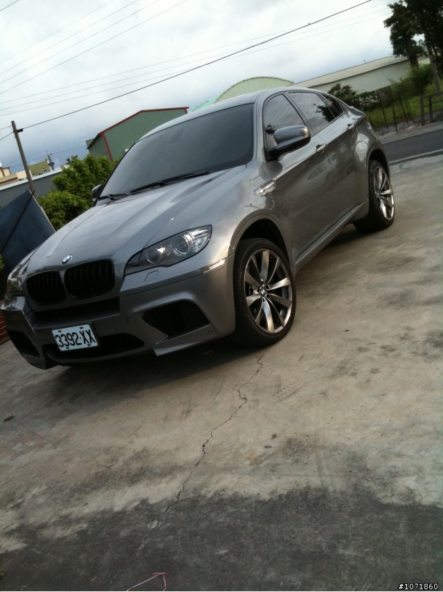 bmw x6m 開箱照.....彰化現場   加墾丁逛逛<i phone拍攝!抱歉有一點糢糊!@@>