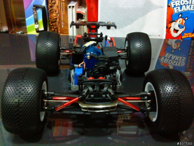 Traxxas 1/16 E-Revo 的新鞋子