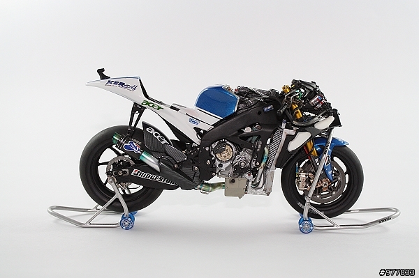 落落長之 YAMAHA YZR-M1 打造過程 (警告:圖多)