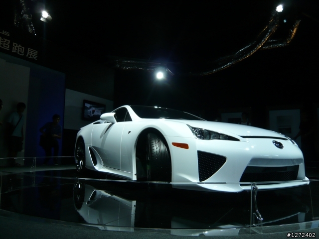 小弟拍的超跑    請大大們指教一下攝影技術