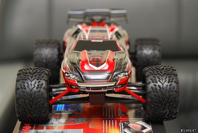 [開箱] -Traxxas 1/16  E-REVO + 小改1/10人字胎