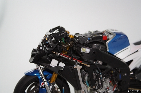 落落長之 YAMAHA YZR-M1 打造過程 (警告:圖多)