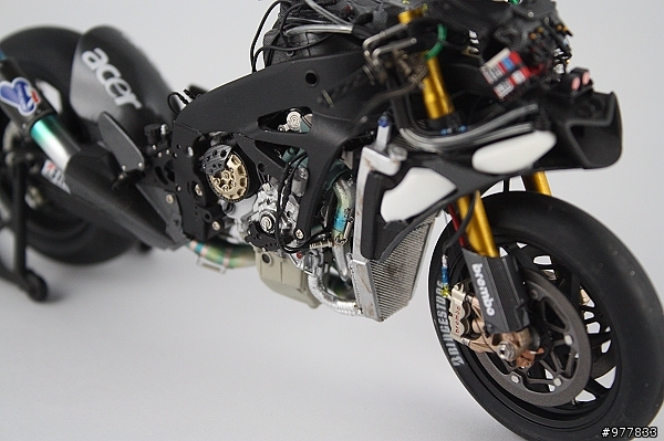 落落長之 YAMAHA YZR-M1 打造過程 (警告:圖多)