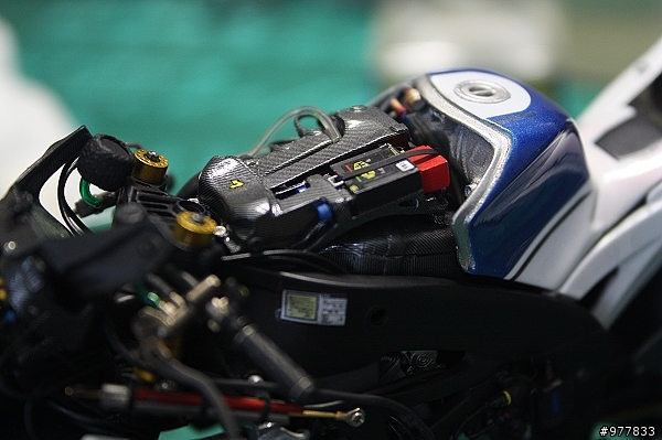 落落長之 YAMAHA YZR-M1 打造過程 (警告:圖多)