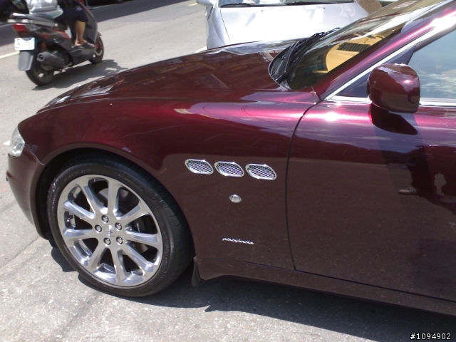 顏色特別的Maserati Quattroporte ....