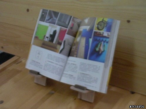 還沒有買iPad或iPhone架子嗎?8/29我們花100元,老師教我們自已DIY原木架.