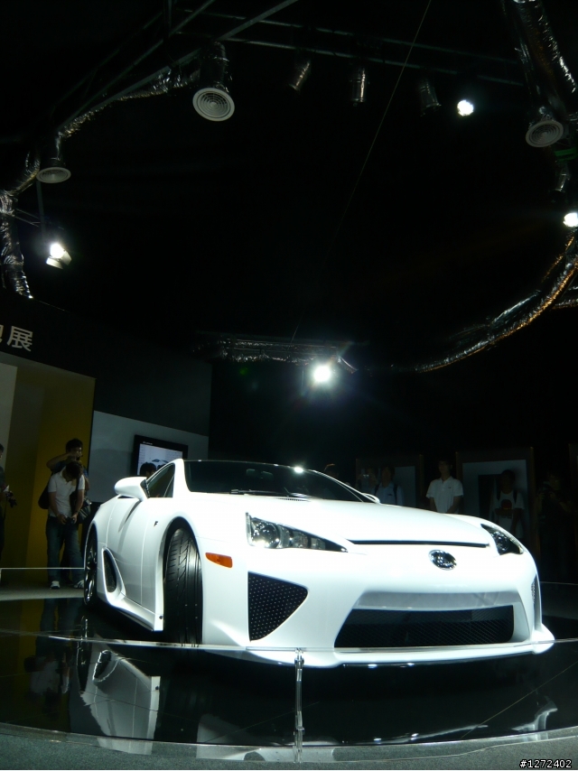 小弟拍的超跑    請大大們指教一下攝影技術