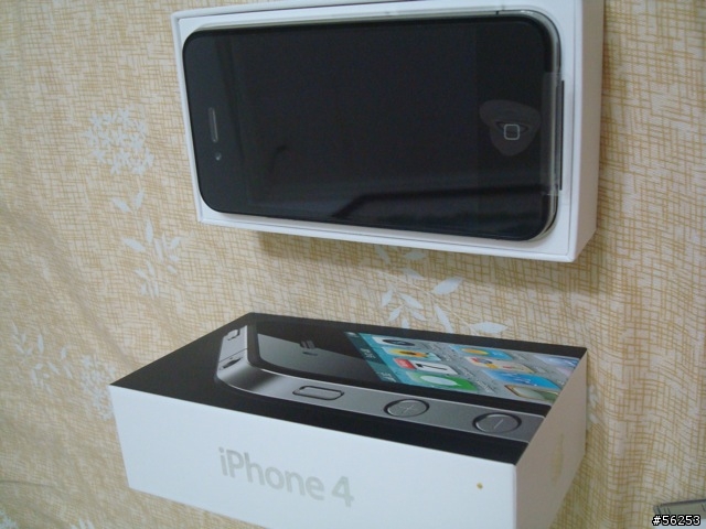 iPhone4 + 綠色 bumpers 開箱