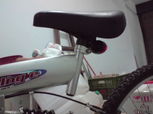 家樂福買的腳特車..