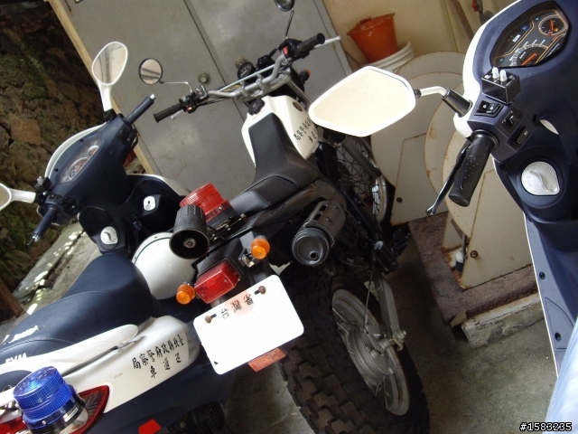 滑胎!警車!!在九份!!! YAMAHA