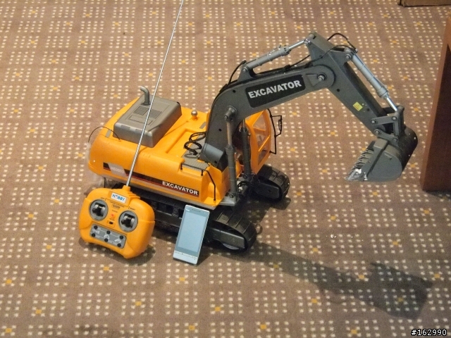 (開箱)等很久的大怪手-EXCAVATOR 1:12