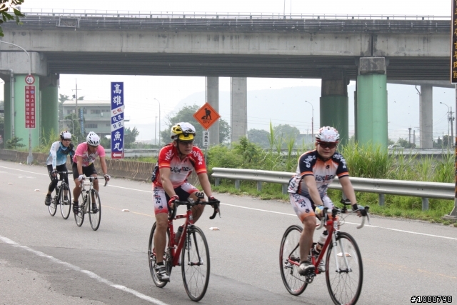 2010.09.03新增-2010.08.22 環台中100K拉力賽-車友照片(鯉魚潭轉140縣道&航空站補給站前)(持續新增中,請耐心等候~謝謝大家)