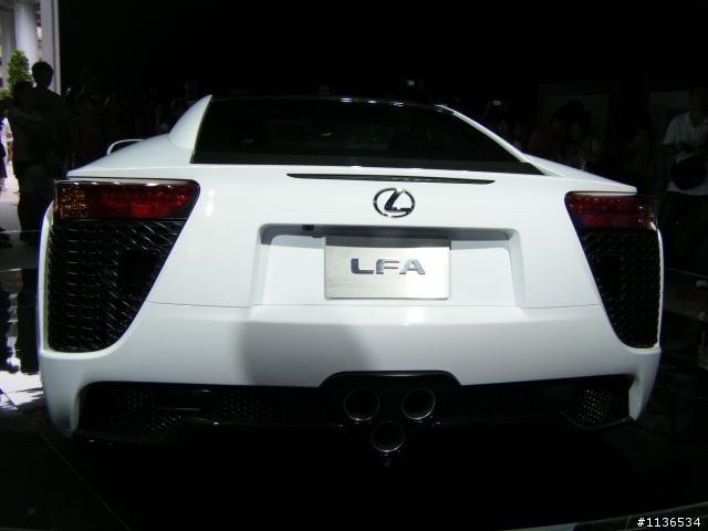 老梗..微風廣場的LFA