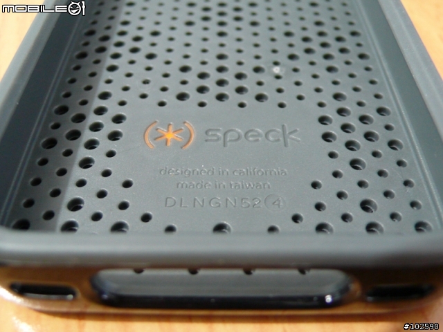iPhone 4 + 保護殼 + 螢幕保護貼 (9/10 更新Apple原廠bumper)