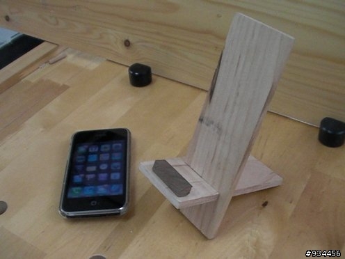 還沒有買iPad或iPhone架子嗎?8/29我們花100元,老師教我們自已DIY原木架.