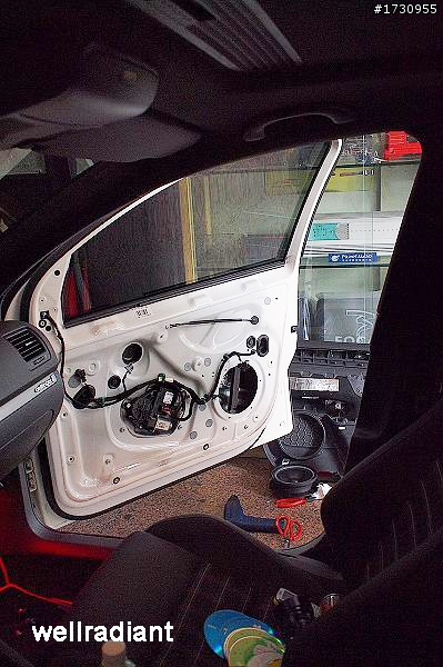 [分享]ETON/UG CAR AUDIO-實車安裝(Golf 5 GTI)