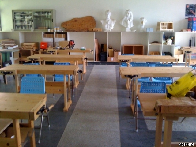 還沒有買iPad或iPhone架子嗎?8/29我們花100元,老師教我們自已DIY原木架.