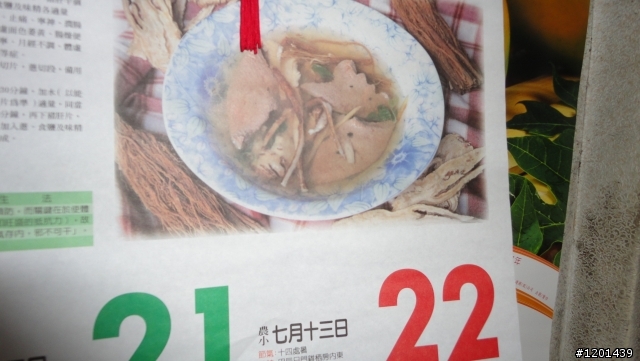 W380 光學1倍F2.4 開閃燈時 邊緣會黑黑的??
