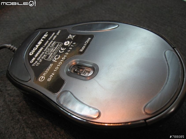[開封][圖多]服貼舒適 GIGABYTE 雷射電競滑鼠 GM-6880