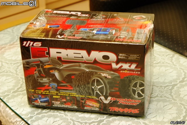 [開箱] -Traxxas 1/16  E-REVO + 小改1/10人字胎