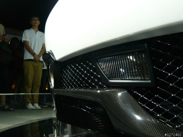 小弟拍的超跑    請大大們指教一下攝影技術