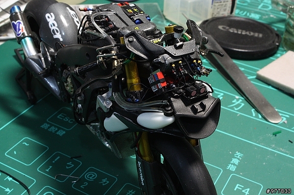 落落長之 YAMAHA YZR-M1 打造過程 (警告:圖多)