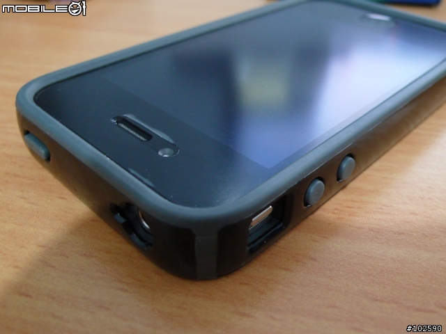 iPhone 4 + 保護殼 + 螢幕保護貼 (9/10 更新Apple原廠bumper)