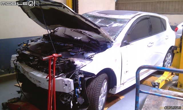 10年新馬3大撞後翻車~等報廢  (有圖)