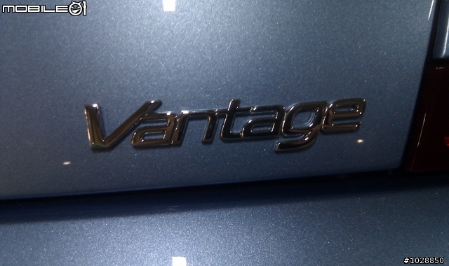 [分享] Aston Martin V8 Vantage 星鑽藍?(手機照傷眼敬請見諒)