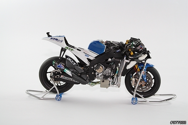 落落長之 YAMAHA YZR-M1 打造過程 (警告:圖多)