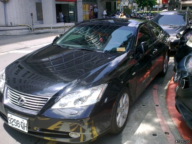 好想看看Lexus頭燈清潔設備作動的樣子