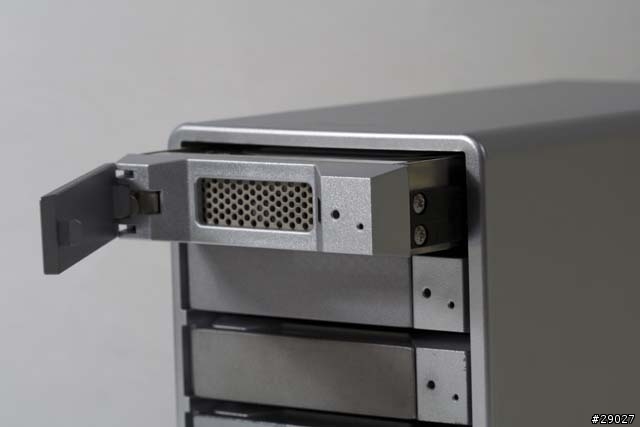 備份陣列的新選擇～SOHORAID SR4簡單開箱評測