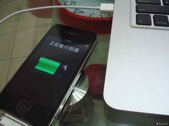 iPhone4 + 綠色 bumpers 開箱