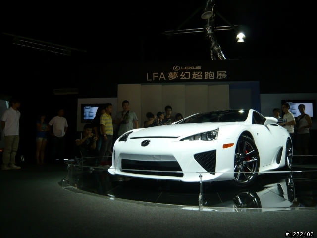 小弟拍的超跑    請大大們指教一下攝影技術