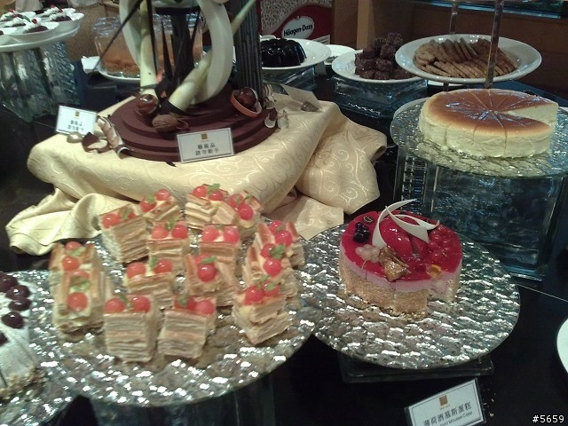 國賓飯店愛河西餐廳