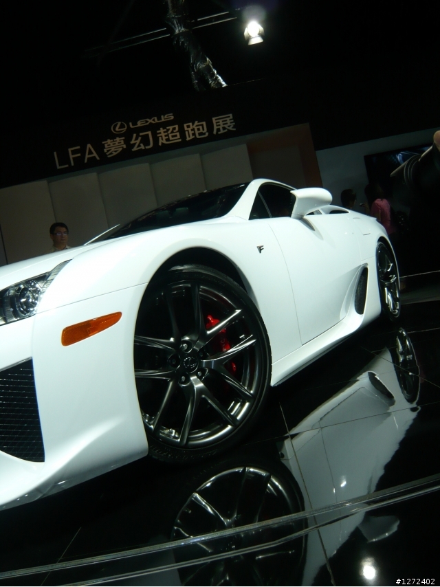 小弟拍的超跑    請大大們指教一下攝影技術