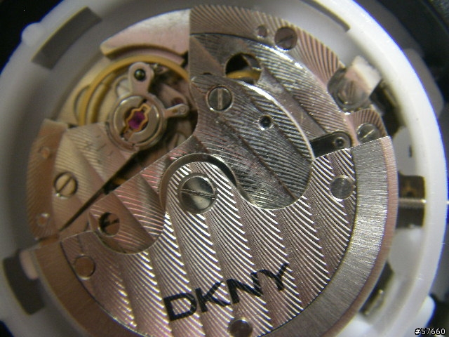 請教 DKNY NY-1395 自動上鍊機械錶無法儲存超過10分鐘動能
