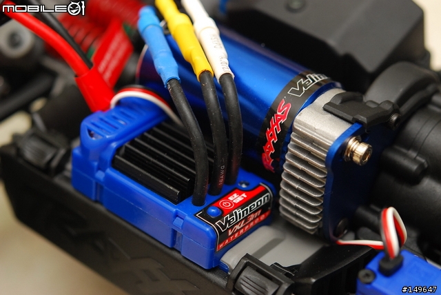 [開箱] -Traxxas 1/16  E-REVO + 小改1/10人字胎